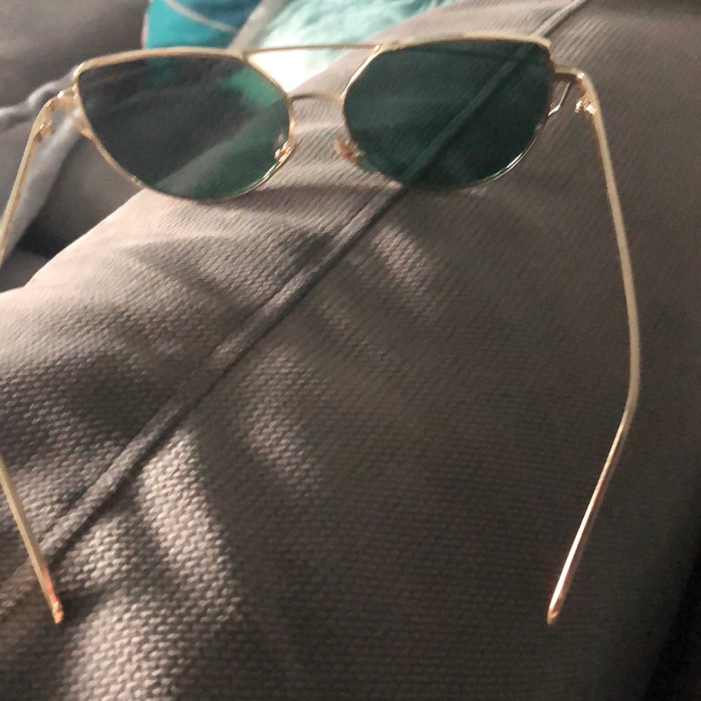 Pink and Gold Fashion Sunglasses - Picture 3 of 3